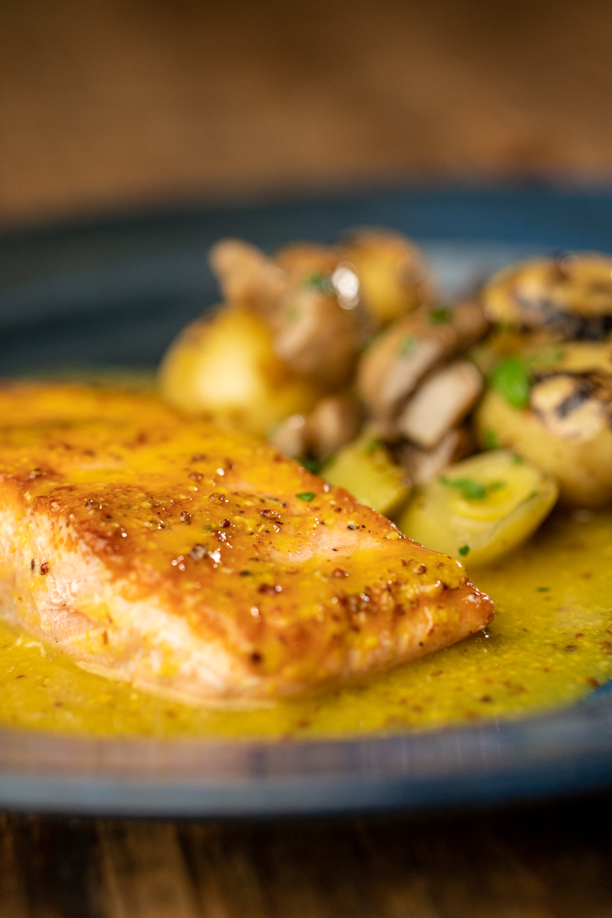 Salmão com molho de laranja e mostarda